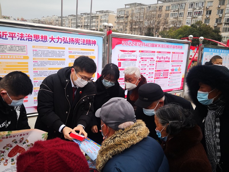2022年12月4日,县检察院开展“宪法宣传周”普法宣传活动.jpg