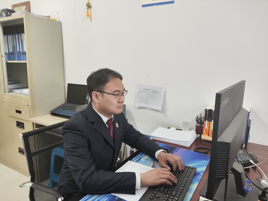 谢家中.jpg